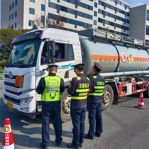宜春市交通運輸執(zhí)法支隊 守護旅客平安回家路，保障城市配送運輸服務(wù)